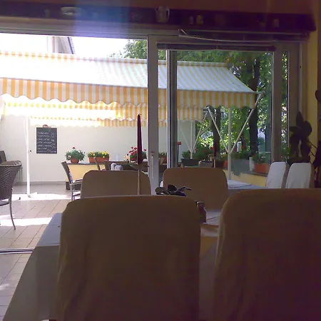 スヴォルノスト ホテル